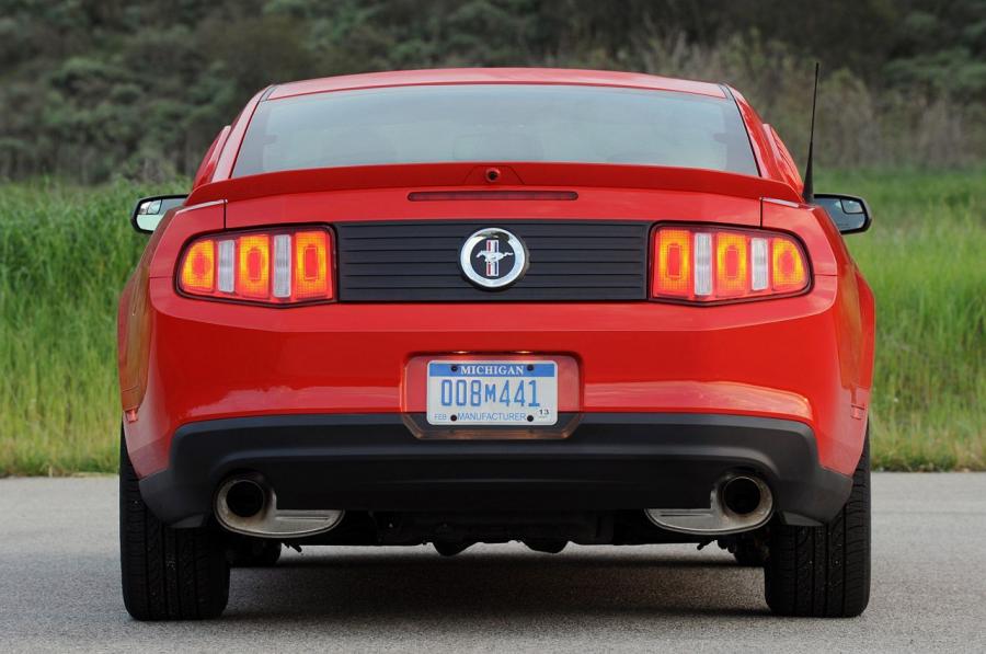  Ford Mustang V6 2011 года  (фото 16 из 93)